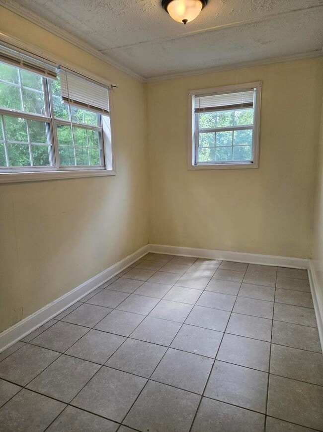 Building Photo - 2053 Telfair St