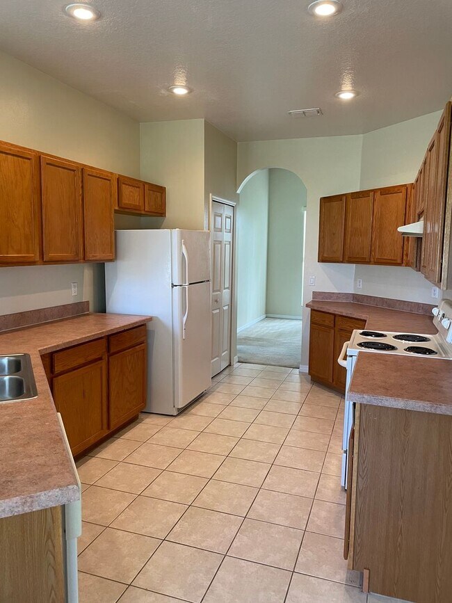 Building Photo - Great 3/2 floor plan