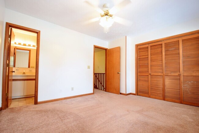 Building Photo - 1276 N Forest Dr