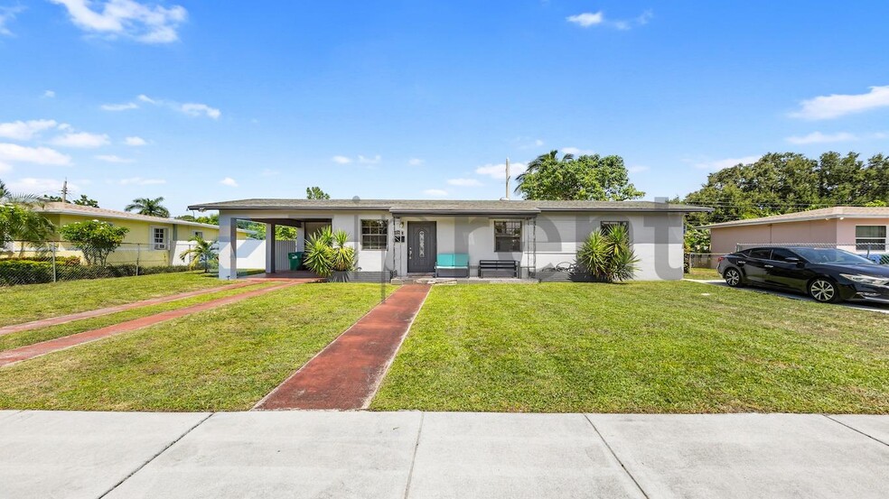 Building Photo - Unit C