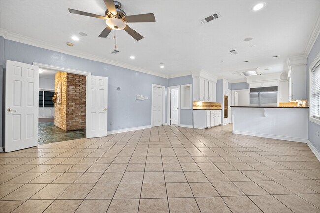 Building Photo - 8103 Oak Moss Dr