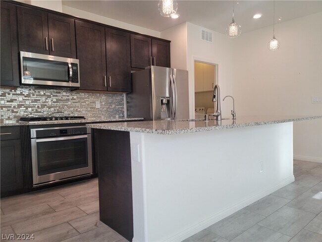 Building Photo - 9149 Cocowoods Pl