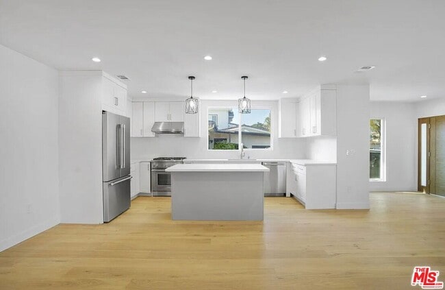 Building Photo - 7406 W 82nd St