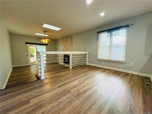 Building Photo - 300 Wedge Ct