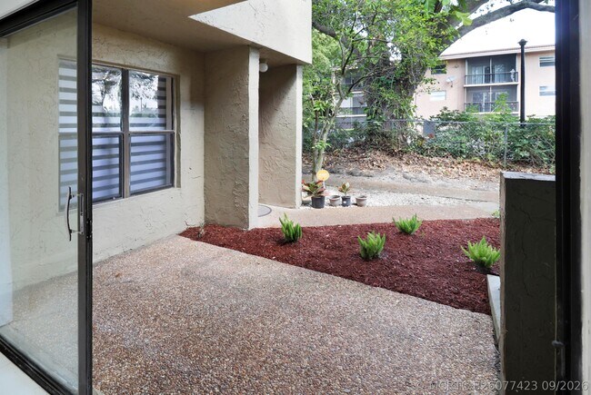 Building Photo - 2590 Coral Springs Dr