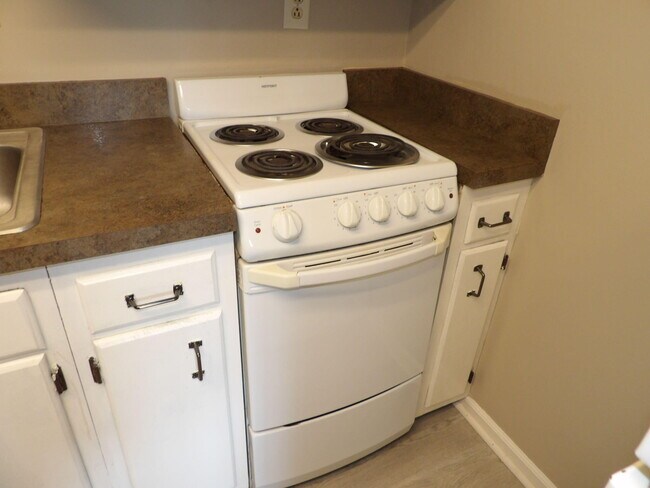 Building Photo - 65 Ashwood Ct