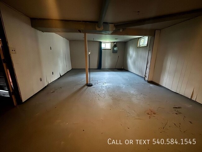 Building Photo - 4230 Moomaw Ave NW