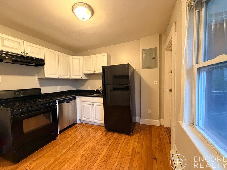 Building Photo - 56 Hancock St