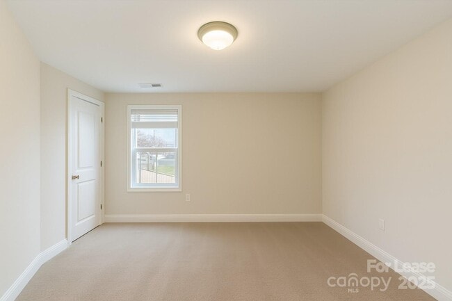 Building Photo - 3024 Seymour Dr