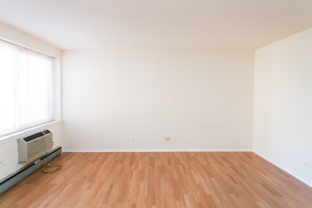 Building Photo - 3825 N Pine Grove Ave