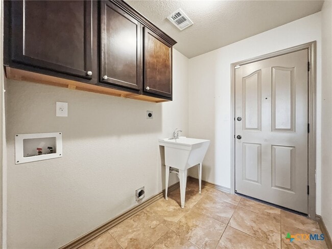 Building Photo - 2707 Ancestor Dr