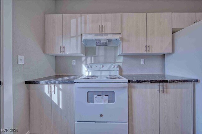 Building Photo - 610 San Lorenzo St