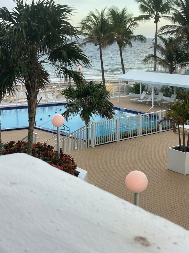 Building Photo - 4010 Galt Ocean Dr