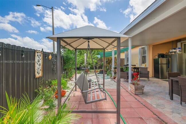 Building Photo - 15825 SW 60th Terrace