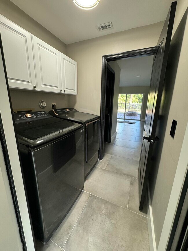 Building Photo - 10366 Buena Ventura Dr