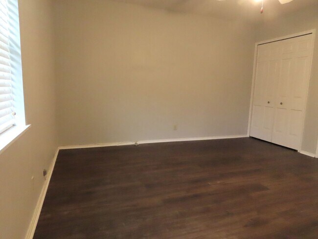 Building Photo - South Tyler! Lovely 3 Bedroom, 2 Bath Hous...