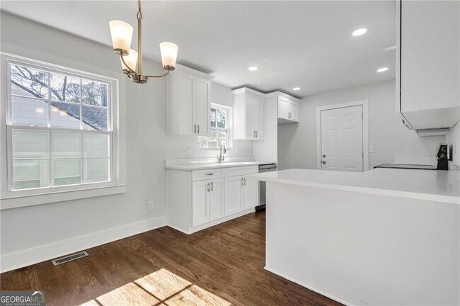 Building Photo - 1271 Lorenzo Dr SW