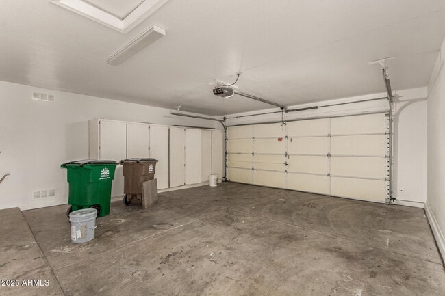 Building Photo - 17573 W Dalea Dr