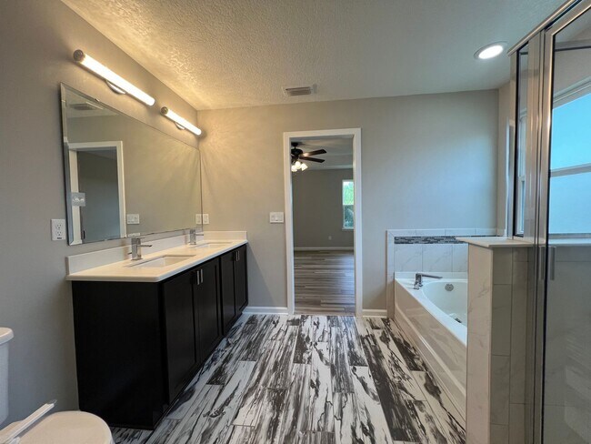 Building Photo - BEAUTIFUL 3-bedroom, 3-bathroom home in Gr...