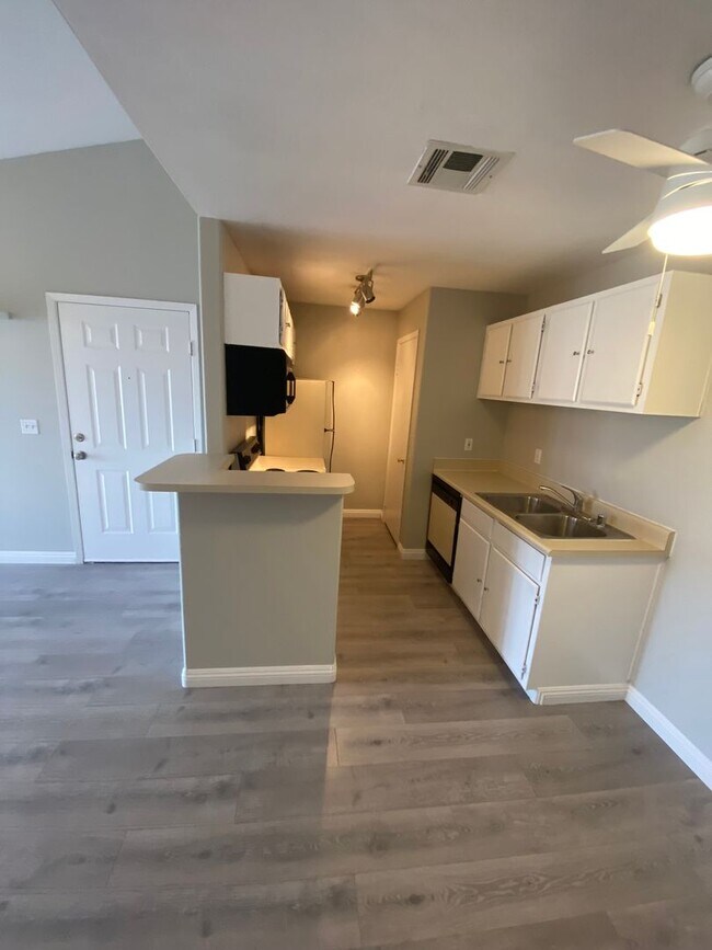 Building Photo - AMERICANA Property Mgmt - 1 bed Condo in Gated Community near The Strip
