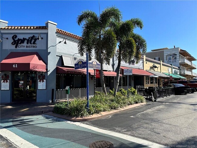 Building Photo - 142 NE Coastal Dr