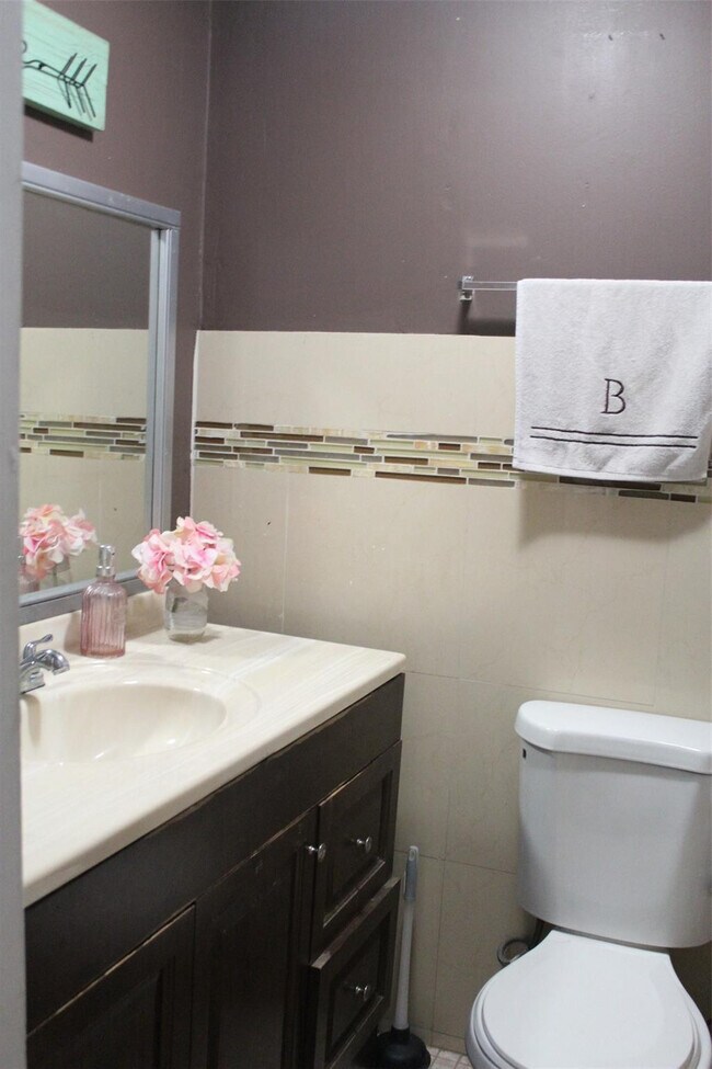 Building Photo - 2630 SW 49th Ct