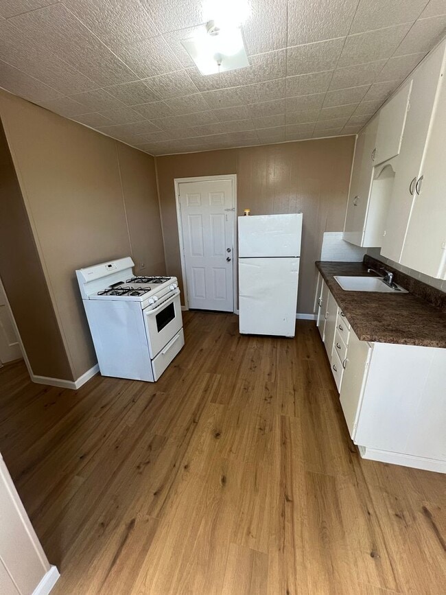 Building Photo - Cozy 1 bedroom back house