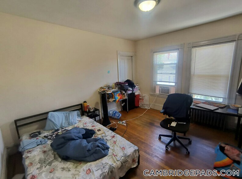 Building Photo - 1590 Cambridge St