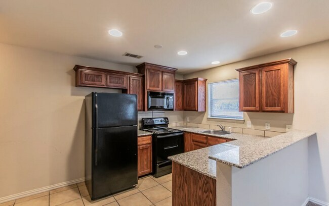 Building Photo - Spacious 1 Bedroom 1 Bath Available NOW