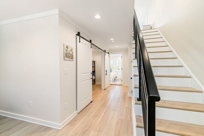 Building Photo - 100 S Spooky Ln