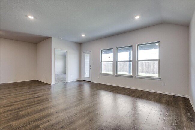 Building Photo - 808 Saddle Horn Way