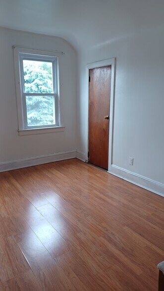 Building Photo - 33 Center St