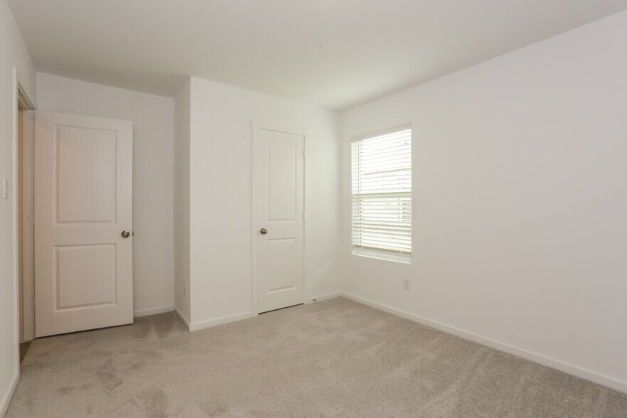 Building Photo - 1725 Crossbill St