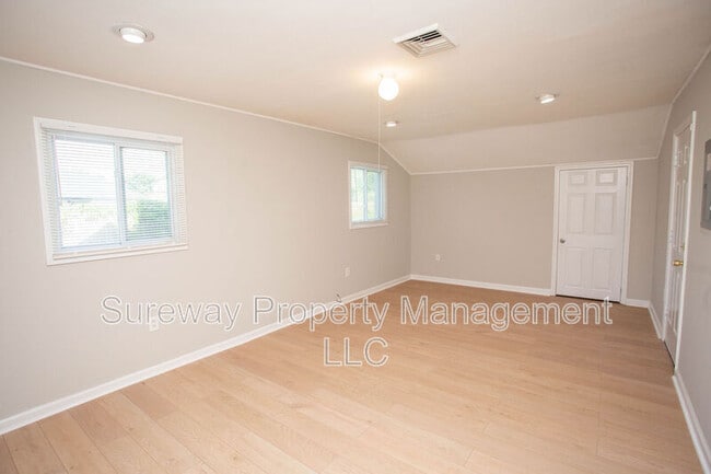 Building Photo - 11 Sedgwick Ln