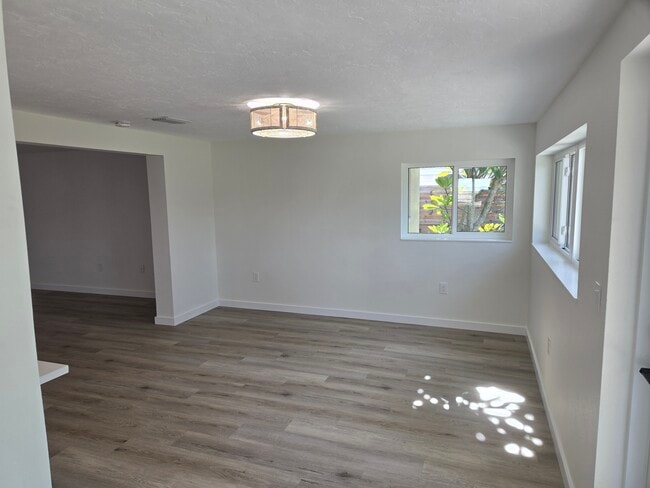 Building Photo - 3442 Fairview Dr