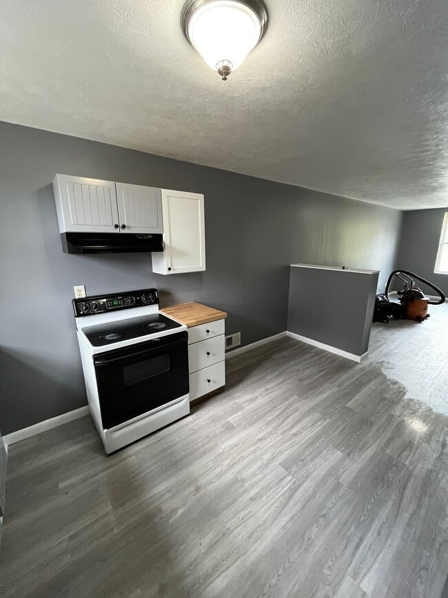 Building Photo - 208 McKinley St