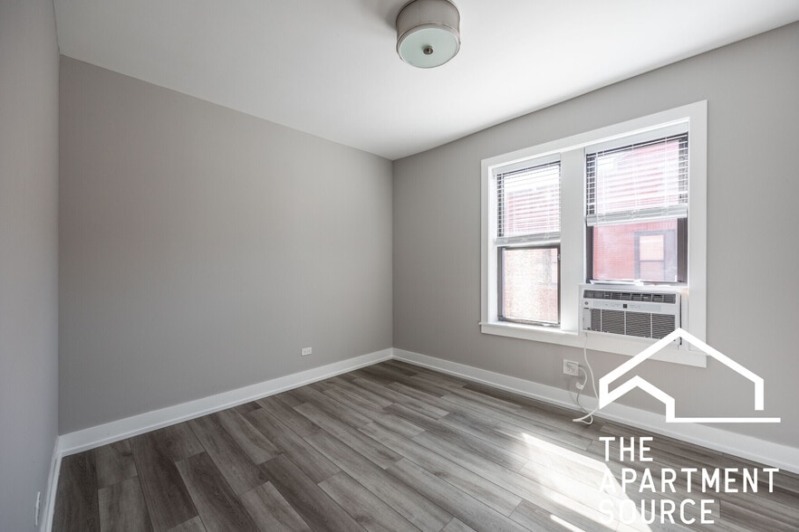 Building Photo - 3925 N Janssen Ave