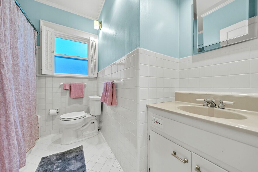 Building Photo - 455 Claire Dr NE