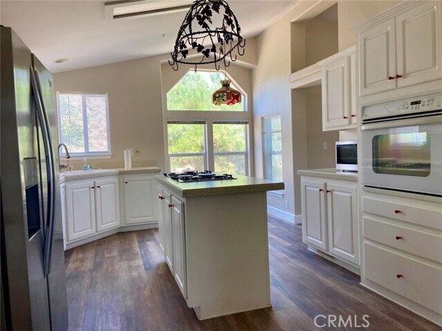 Building Photo - 2445 Helen Rd