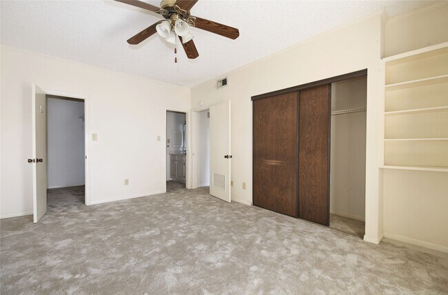 Building Photo - 5711 Sugar Hill Dr