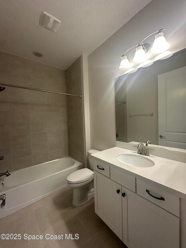 Building Photo - 2738 Spur Dr