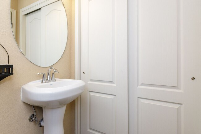 Building Photo - 7921 Pavo Real St