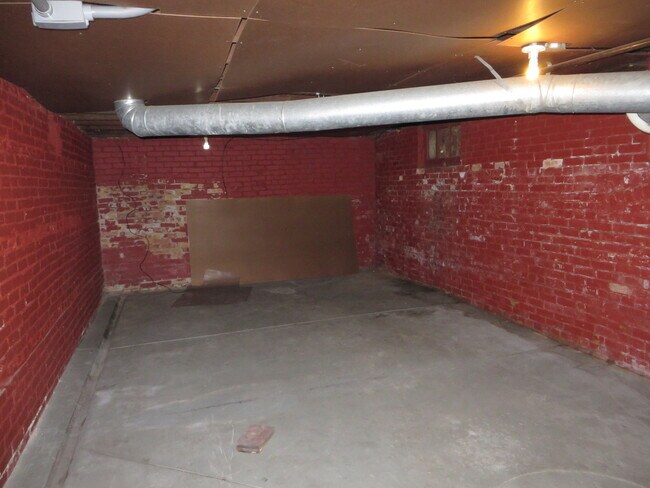 Building Photo - 1117 Nelson St