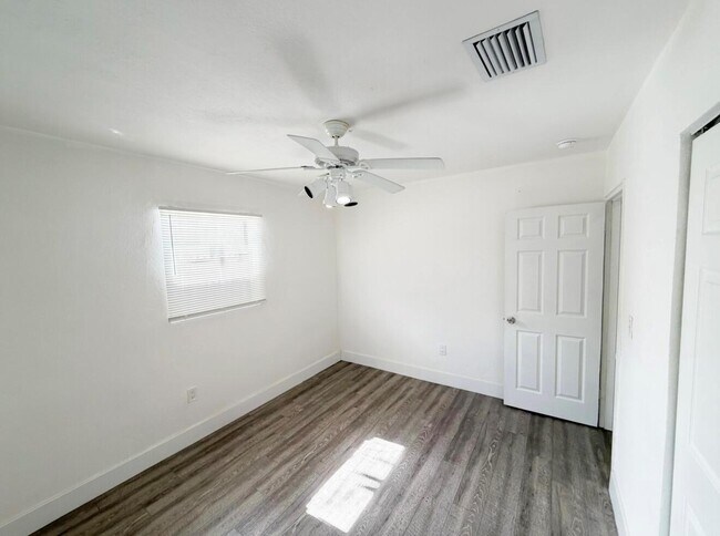 Building Photo - 1135 NW 127th St