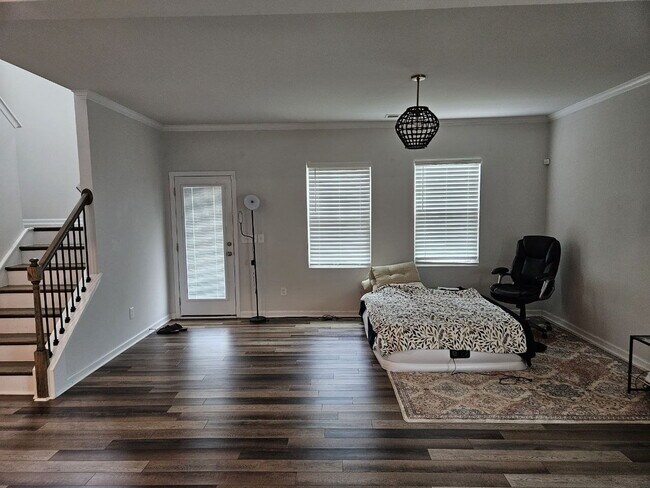 Building Photo - Modern townhome with high-end finishes throughout, minutes to 540 and walkable to great shopping.