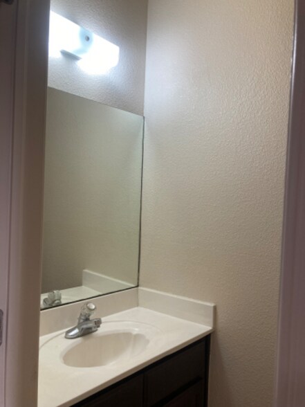 Building Photo - 5909 Cielo De Oro Pl