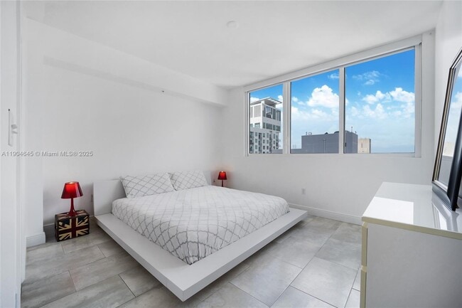 Building Photo - 253 NE 2nd St