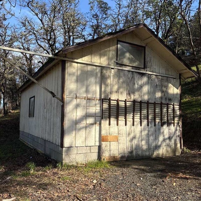 Building Photo - 274 Shakemill Rd