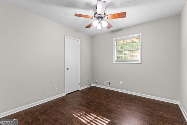 Building Photo - 115 Club Cir