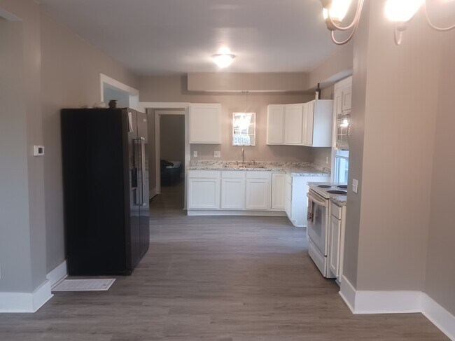 Building Photo - 653 Vine St